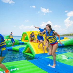 sea-jump-parc-aquatique-structures-gonflables-barcares-pyrénées-orientales-paddle-canoe-geant-loisir-activité-famille-eau-plage